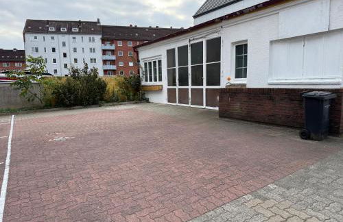 1 Zi Whg an der Universität zu Kiel-City, Alsenstrasse 17, perfekt als Schadenwohnung, eigener Parkplatz, 45 qm, große Wohnküche, , Wlan incl, perfekt möbliert, je 3 Min zur Universitätsklinik zu Kiel, Ostsee, Seebäder, - Foto 18