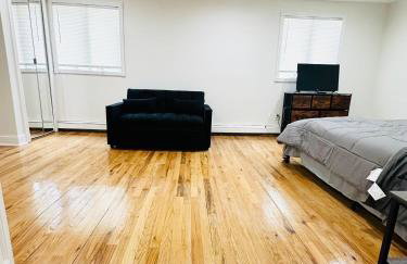 Comfortable 4-BR Family Home with Ample Parking - Foto 18