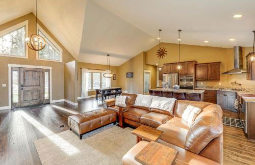 Deck and Views Scenic Group Getaway in Lakeside! - Foto 10