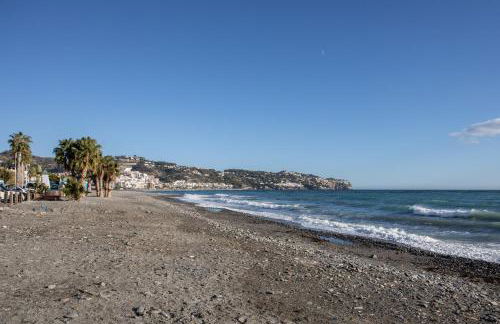 Apartamento en primera línea de playa con piscina - Photo 38