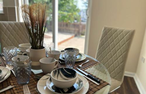 Cute 3 Bedroom House Near Etihad Stadium and CoOp arena with parking - Foto 6