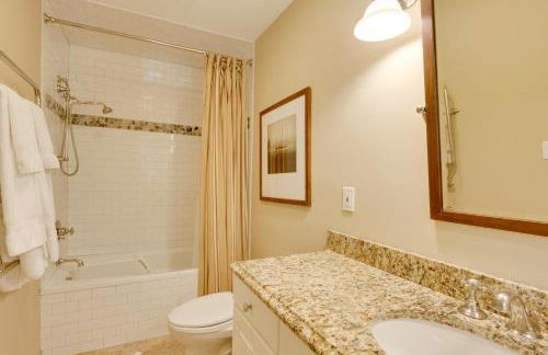 Stunning Warren Lakefront Home Deck, Grill, Sauna - Foto 9