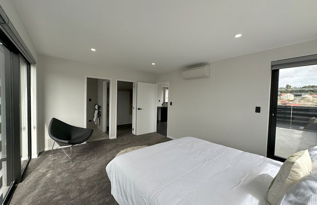 Royal Residency - Photo 4