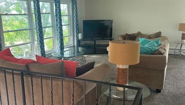 Spacious and Walk to the Beach with Central AC and Outdoor Shower - Foto 5