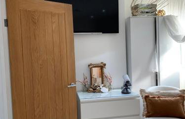 Ocean Drive Deluxe Apartment with complimentary Day Time Beach hut - Foto 11