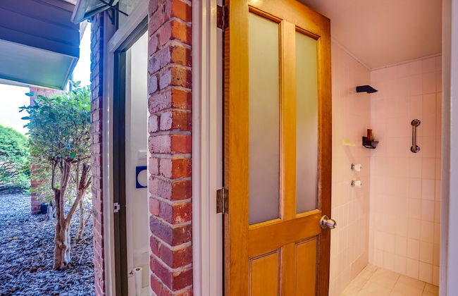 By The Sea Beachfront Apartment Wifi - Photo 25