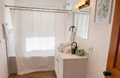 5BR Accessible Valley & Lake View Home Near Cornell - Sleeps 10 - Foto 21