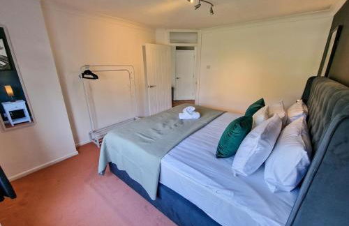 Free Parking Home In Gatley by City SuperHost - Photo 25