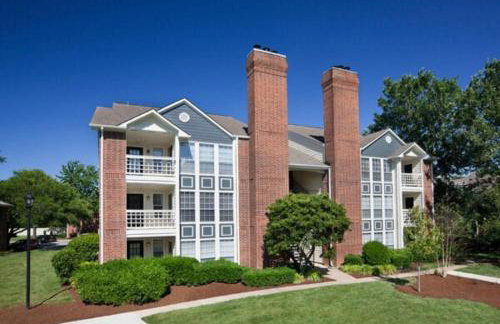 Wyndham 219 Modern 2br suite, Parking - Photo 16