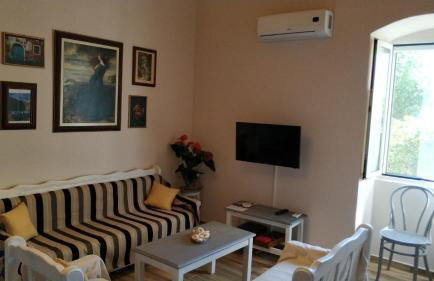 Traditional House - Photo 2