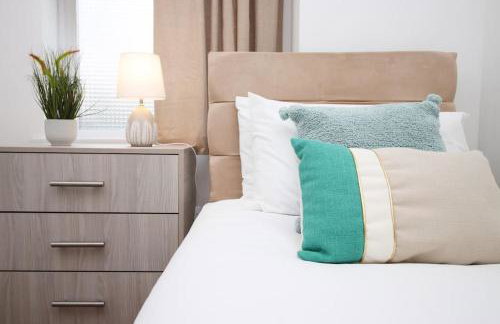 2 Bedroom City Apartment - 20mins Walk to Cabot Circus, With Free Wi-Fi & Off-Peak Parking Included - Foto 3