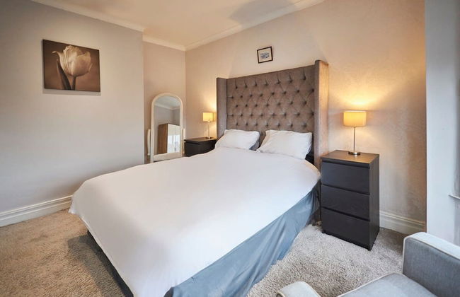 Host Stay Spire View House - Photo 4