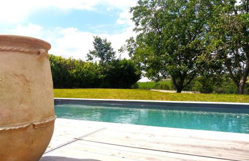 "La Case" - Magnifique ferme rénovée au cœur de la nature - Piscine privée sans vis-à-vis - Vue dégagée - Jardin - Stationnements gratuits devant la propriété - Belles prestations - Foto 34