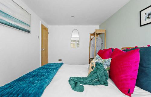 Bumble Cottage, Torcross - Heart of Torcross - Log burner - Ley views - Foto 27