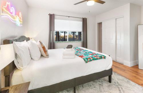 Heated Pool and Jacuzzi, Scenic Mountain View, Lux and Cozy, - Foto 18