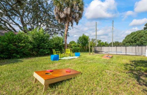 Oversized 4bed + Converted Bedroom, HEATED Pool + Hot Tub - Photo 24