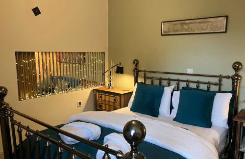 The Shearer's Hut in the Peak Park - Photo 34