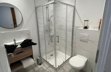 Grand studio avec véranda et parking - Photo 3