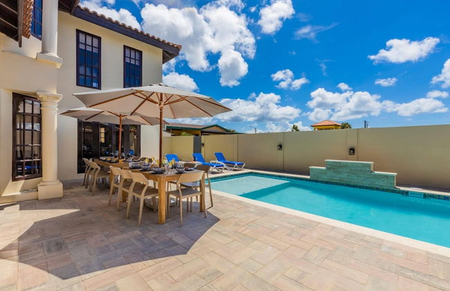 Large 5BR Villa With Private Pool Near Eagle Beach - Photo 17