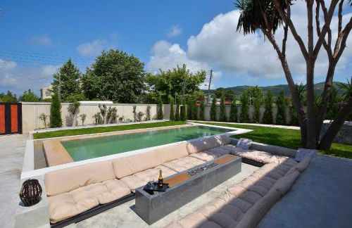 Villa Flamingo - 4 bedrooms - Private Pool - Next to renowned Issos Beach & Lake Korission - Photo 7