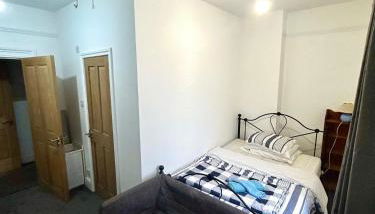 EGHAM LOVELY STUDIO SELF CONTAINED 2 mins station - Foto 2