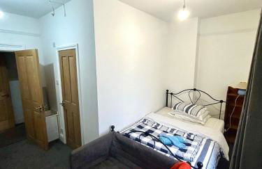 EGHAM LOVELY STUDIO SELF CONTAINED 2 mins station - Foto 2