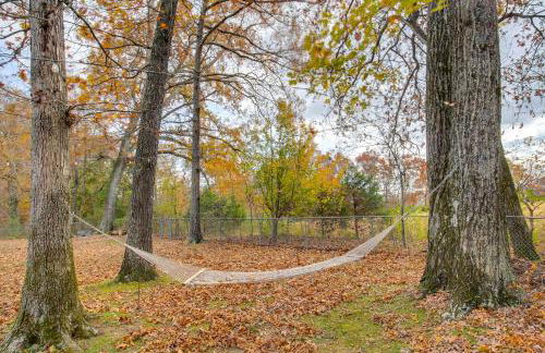 2 Mi to Tims Ford Lake! Cozy Cottage with Fireplace - Foto 21