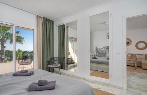 Two bedroom, two bathroom, balcony, pool area, view - Photo 7