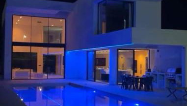 Ultra-Modern 5-Bed Luxury Chalet with Private Pool & Home Cinema 13 Min To Beach - Foto 4