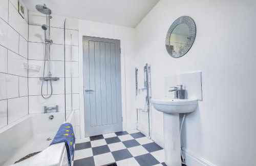 Modern 3-Bed Home Sleeps 6 with Parking & Fast WiFi Perfect for Contractors & Long Stays - Foto 22