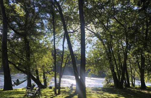 Barney's Retreat- Rustic cabin on the river! - Foto 17