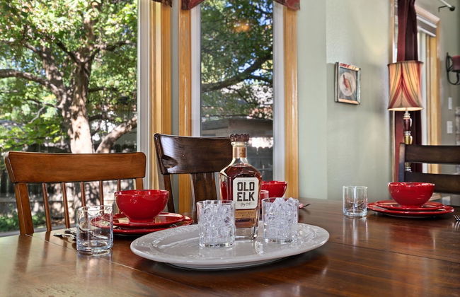 Parkside Gardens | Shady Private Yard W/ Hot Tub! - Foto 27