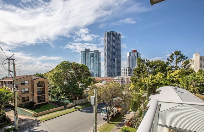 Wow Southport Apartment Near Light Rail Station - Photo 22