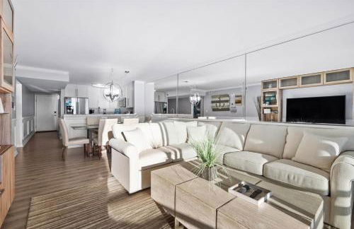 Oceanfront 2 Bedroom Modern Beach Condo w Pool - Foto 10