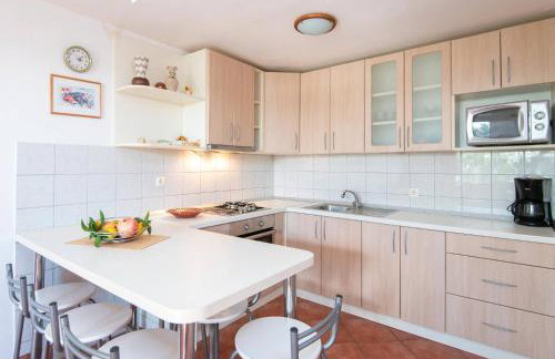 Bella Perna 3-Bedroom beachfront apartment - Photo 4