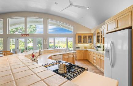 Vineyard Estate w Pool Spa Bocce Ball Mins to Wineries Park Lawndale Manor by AvantStay - Foto 14