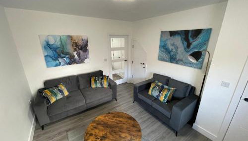 Brand New High Spec House with Parking & Wi-Fi By Home Away From Home - B - Foto 2