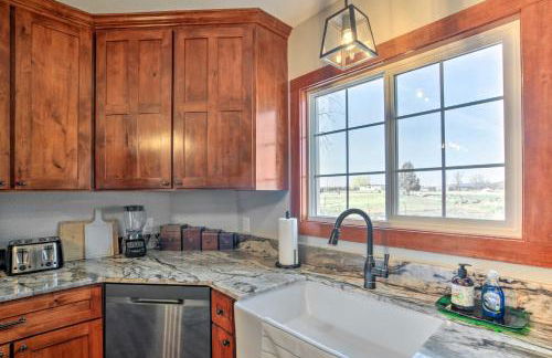 Secluded Bonanza Home with Antique Furnishings - Foto 12