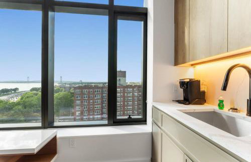 Sleek and Stylish Studio, Luxe Perks in Prime Spot - Photo 5