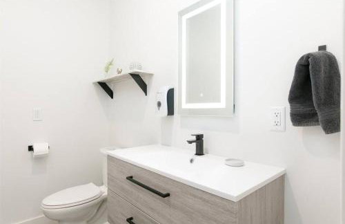 38-Acres of Luxury: 9BR, Indoor Pool, Gym, Near ND - Foto 61