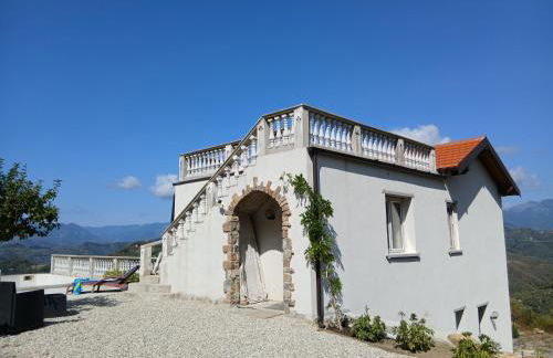 Villa dei Sogni, with private pool ,roof terrace and spectacular views of Monaco and Ligurian mountains - Foto 1