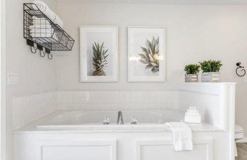 Spacious A-Frame with Lake Michigan Views & Hot Tub-Family Friendly - Foto 38