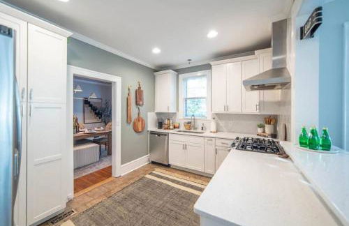 Elizabeth Bungalow, Fenced Yard, Fireplaces, Grill - Foto 54