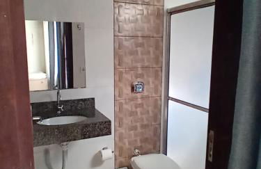 Quarto 1 cama de casal com ar estacionamento - Photo 4