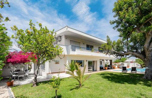 Deluxe 4BDR House W/ Pool by LovelyStay - Photo 61