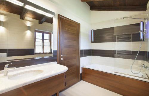 Villa Poropati, Grožnjan, Istria - Luxury Countryside Estate for up to 19 persons - Large pool of 80m2 with kids section - Foto 26