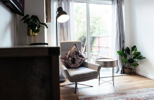 Large 4 BedroomProperty driveway and 3 bathrooms - Photo 15