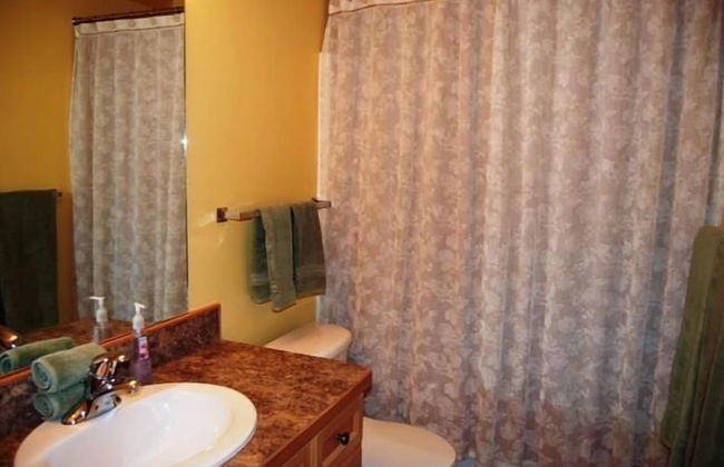 Creekview Court by Apex Accommodations - Photo 21