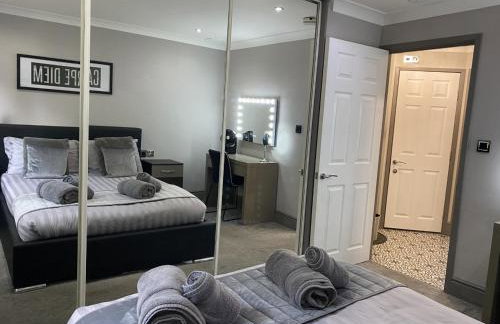 Modern Spacious 1 Bed Apartment with Free Parking in Trendy Inner London Suburb 15 mins walk to Victoria Line Underground then 20 mins to Oxford Street "West End of London" or 10 mins walk to Overground and 10 mins to London Liverpool St "City of London" - Foto 54