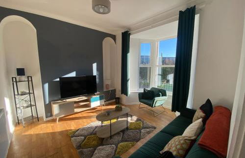 Convenient 3 bed Swansea house close to City & Bay - Foto 1